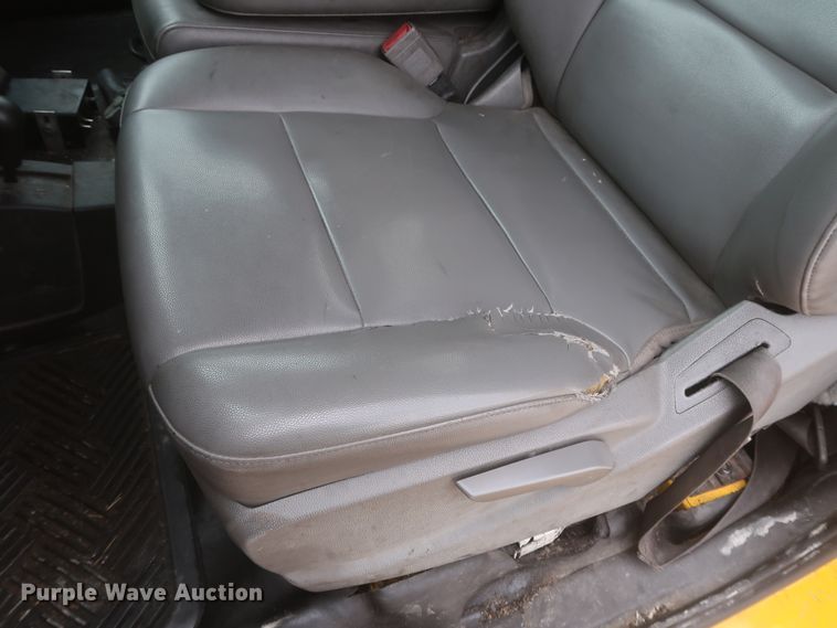 image for item IO9040 2015 Chevrolet Silverado 3500HD  utility bed pickup truck