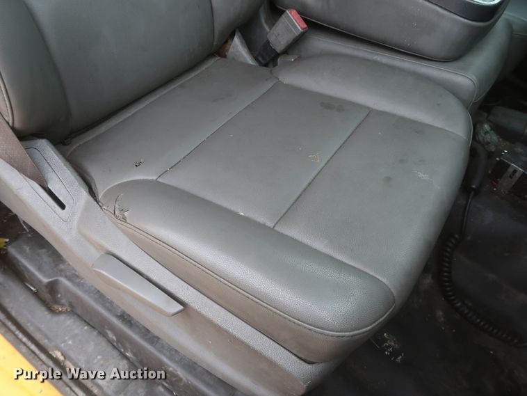 image for item IO9040 2015 Chevrolet Silverado 3500HD  utility bed pickup truck