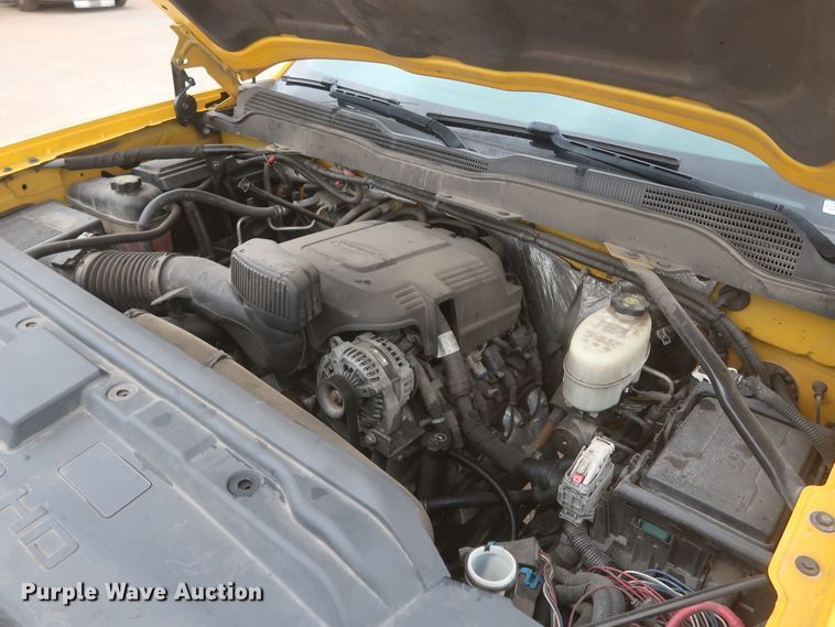 image for item IO9040 2015 Chevrolet Silverado 3500HD  utility bed pickup truck