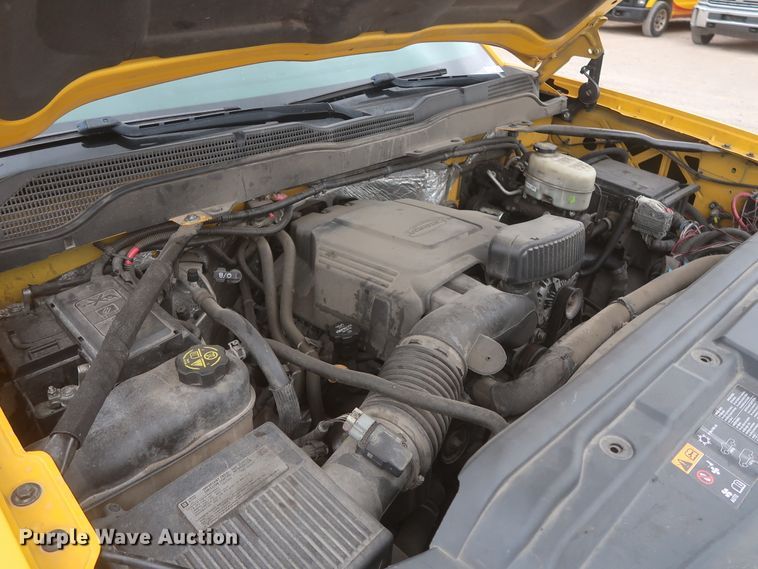 image for item IO9040 2015 Chevrolet Silverado 3500HD  utility bed pickup truck