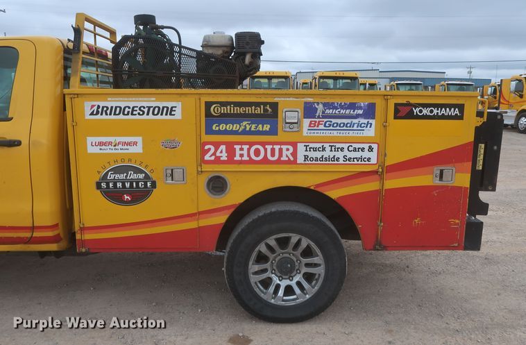 image for item IO9040 2015 Chevrolet Silverado 3500HD  utility bed pickup truck