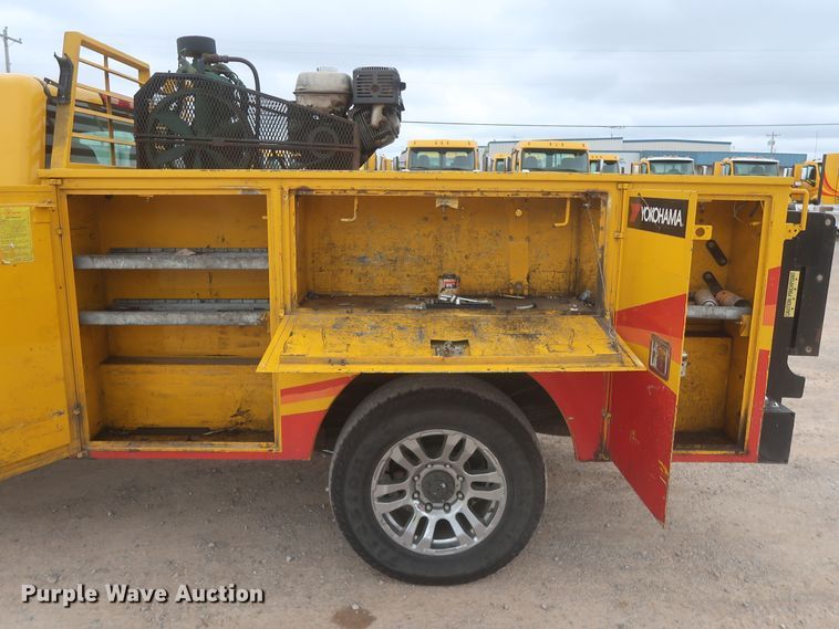 image for item IO9040 2015 Chevrolet Silverado 3500HD  utility bed pickup truck