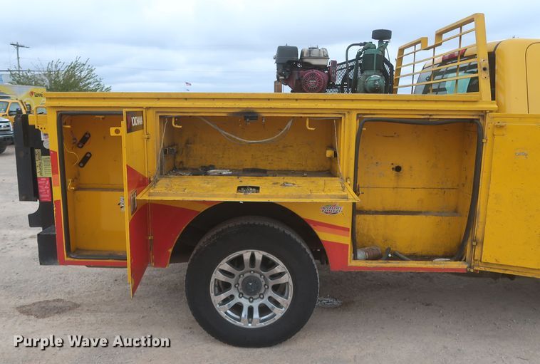 image for item IO9040 2015 Chevrolet Silverado 3500HD  utility bed pickup truck