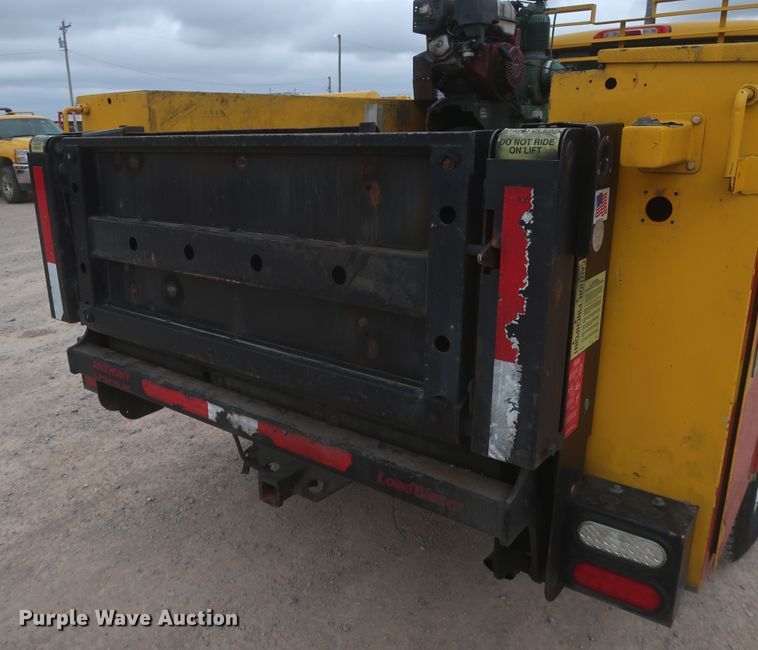 image for item IO9040 2015 Chevrolet Silverado 3500HD  utility bed pickup truck