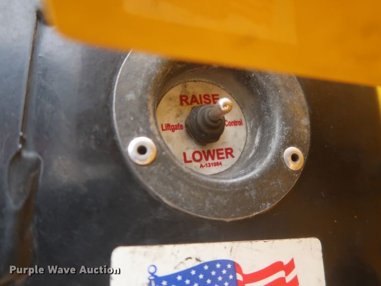 image for item IO9040 2015 Chevrolet Silverado 3500HD  utility bed pickup truck