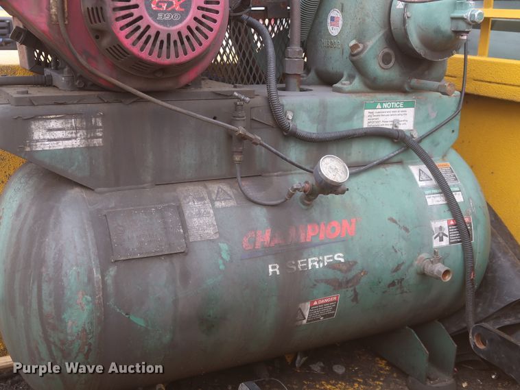 image for item IO9040 2015 Chevrolet Silverado 3500HD  utility bed pickup truck