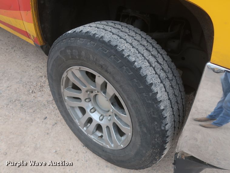 image for item IO9040 2015 Chevrolet Silverado 3500HD  utility bed pickup truck