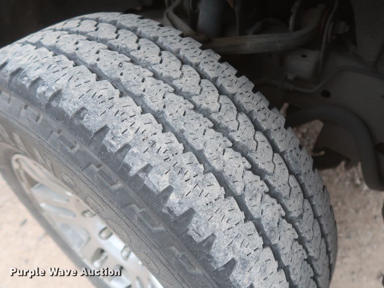 image for item IO9040 2015 Chevrolet Silverado 3500HD  utility bed pickup truck