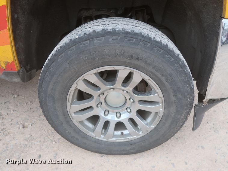 image for item IO9040 2015 Chevrolet Silverado 3500HD  utility bed pickup truck