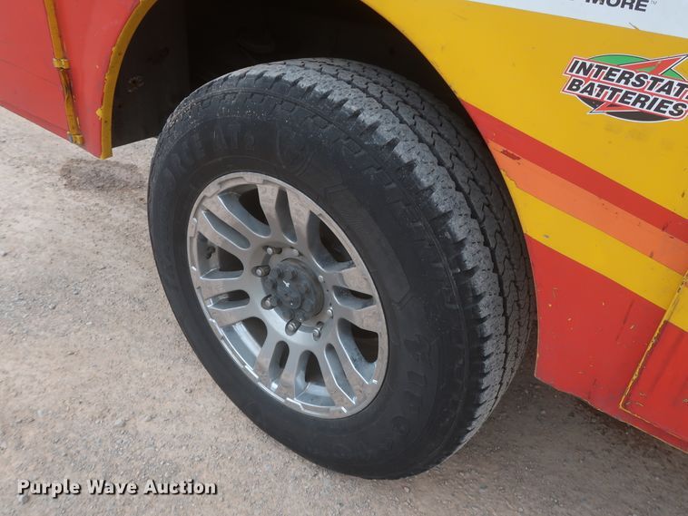 image for item IO9040 2015 Chevrolet Silverado 3500HD  utility bed pickup truck