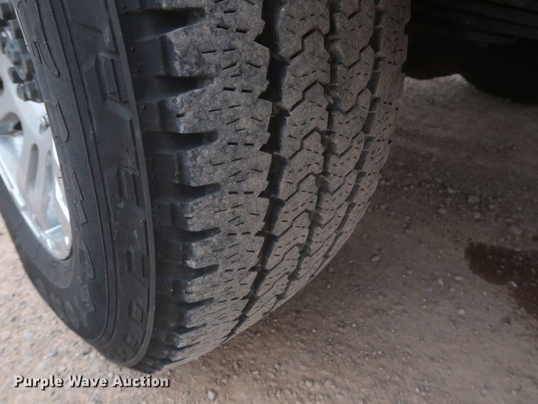 image for item IO9040 2015 Chevrolet Silverado 3500HD  utility bed pickup truck