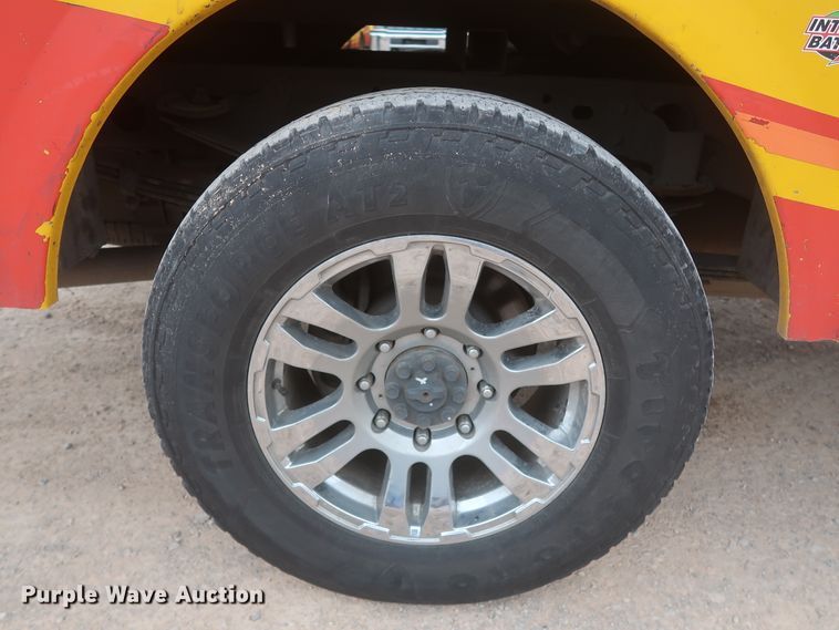 image for item IO9040 2015 Chevrolet Silverado 3500HD  utility bed pickup truck