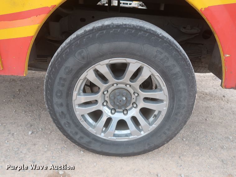 image for item IO9040 2015 Chevrolet Silverado 3500HD  utility bed pickup truck