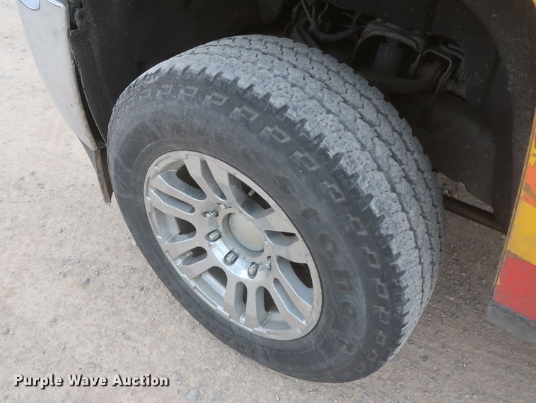 image for item IO9040 2015 Chevrolet Silverado 3500HD  utility bed pickup truck