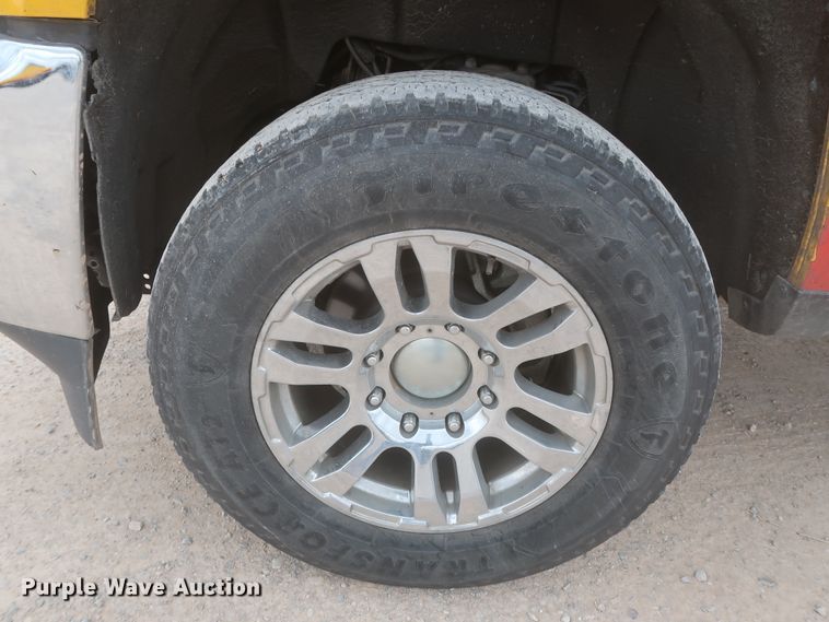 image for item IO9040 2015 Chevrolet Silverado 3500HD  utility bed pickup truck