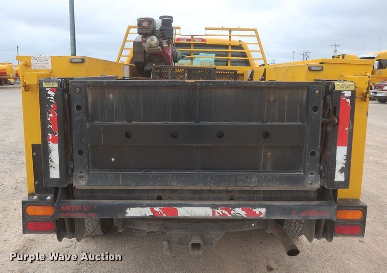 image for item IO9041 2015 Chevrolet 3500HD  utility bed pickup truck