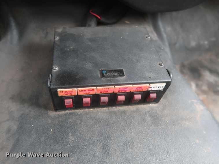 image for item IO9041 2015 Chevrolet 3500HD  utility bed pickup truck