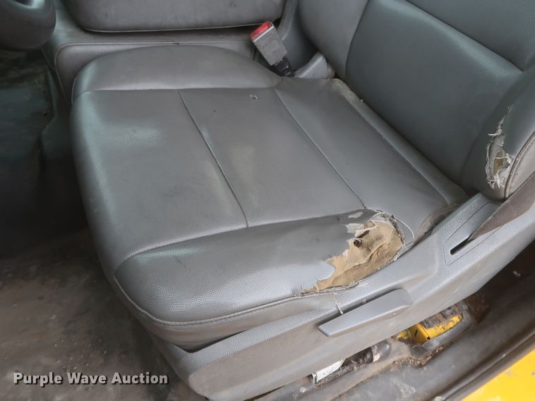 image for item IO9041 2015 Chevrolet 3500HD  utility bed pickup truck