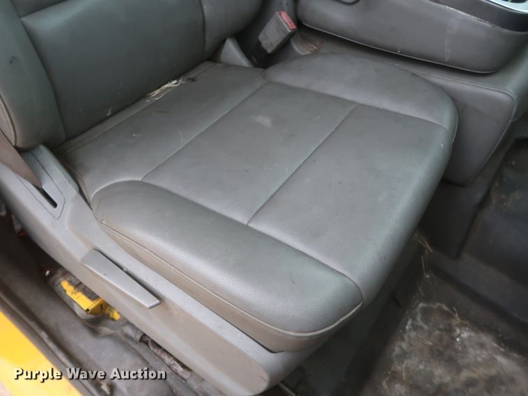 image for item IO9041 2015 Chevrolet 3500HD  utility bed pickup truck