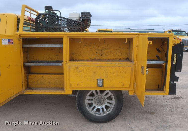 image for item IO9041 2015 Chevrolet 3500HD  utility bed pickup truck