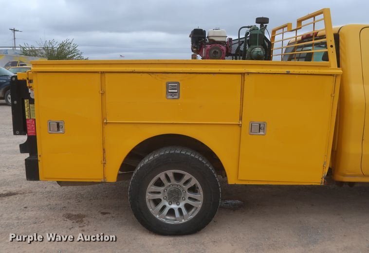 image for item IO9041 2015 Chevrolet 3500HD  utility bed pickup truck