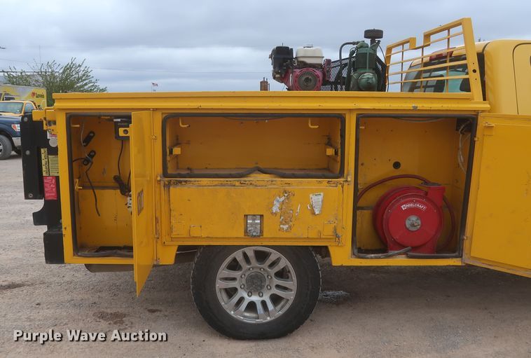 image for item IO9041 2015 Chevrolet 3500HD  utility bed pickup truck