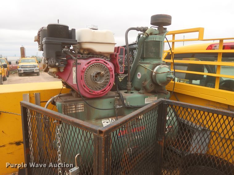 image for item IO9041 2015 Chevrolet 3500HD  utility bed pickup truck