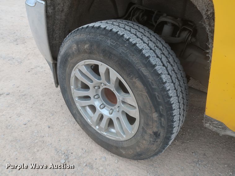 image for item IO9041 2015 Chevrolet 3500HD  utility bed pickup truck