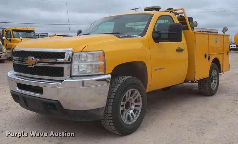 image for item IO9042 2014 Chevrolet Silverado 3500HD  utility bed pickup truck