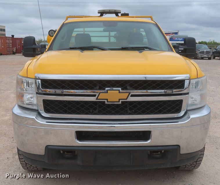 image for item IO9042 2014 Chevrolet Silverado 3500HD  utility bed pickup truck