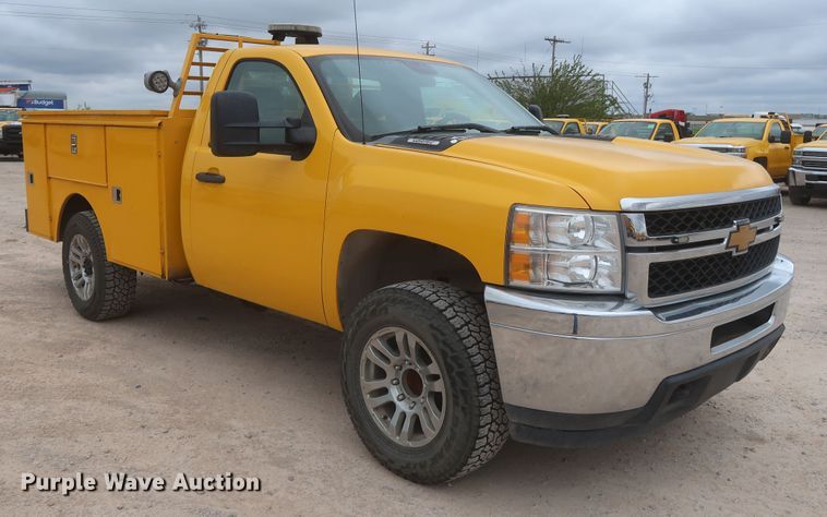 image for item IO9042 2014 Chevrolet Silverado 3500HD  utility bed pickup truck