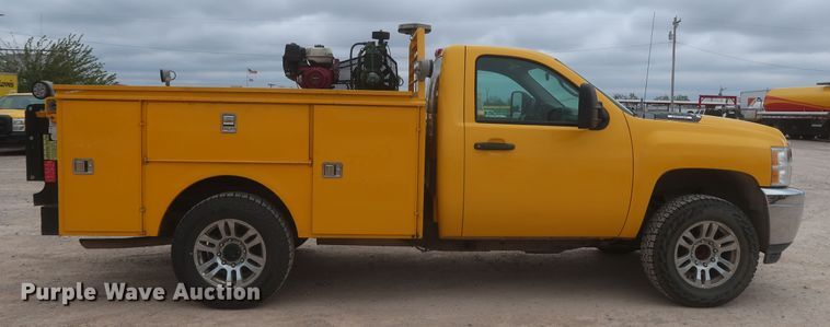 image for item IO9042 2014 Chevrolet Silverado 3500HD  utility bed pickup truck