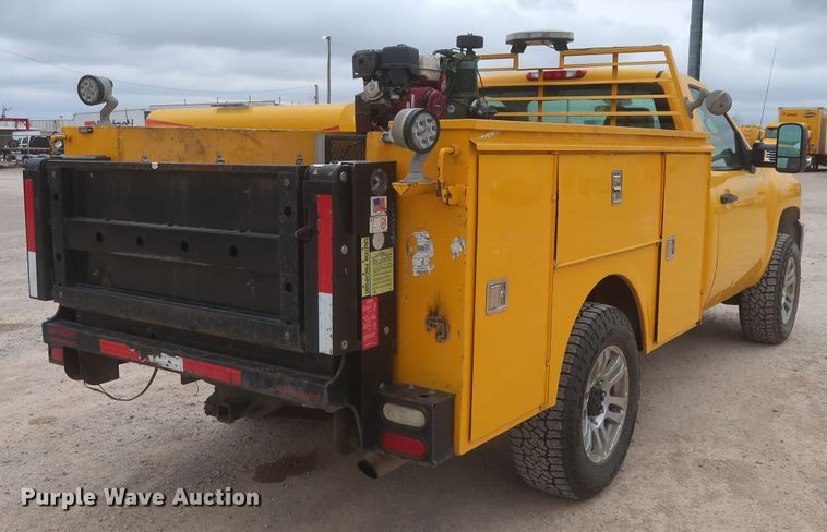 image for item IO9042 2014 Chevrolet Silverado 3500HD  utility bed pickup truck