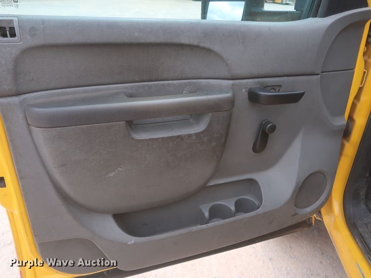 image for item IO9042 2014 Chevrolet Silverado 3500HD  utility bed pickup truck