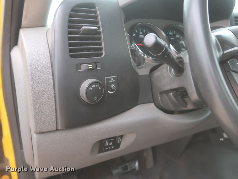 image for item IO9042 2014 Chevrolet Silverado 3500HD  utility bed pickup truck