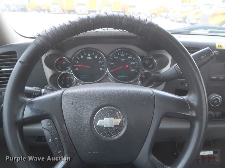 image for item IO9042 2014 Chevrolet Silverado 3500HD  utility bed pickup truck