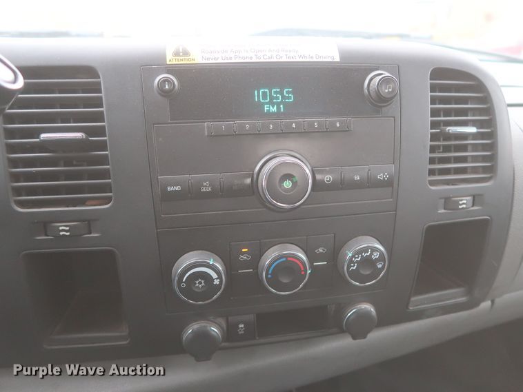 image for item IO9042 2014 Chevrolet Silverado 3500HD  utility bed pickup truck