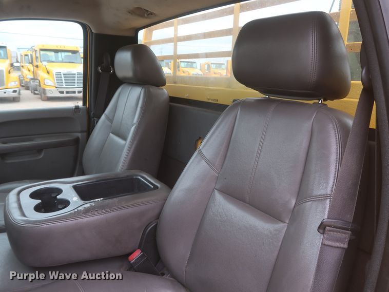 image for item IO9042 2014 Chevrolet Silverado 3500HD  utility bed pickup truck