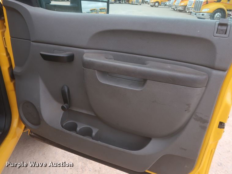 image for item IO9042 2014 Chevrolet Silverado 3500HD  utility bed pickup truck