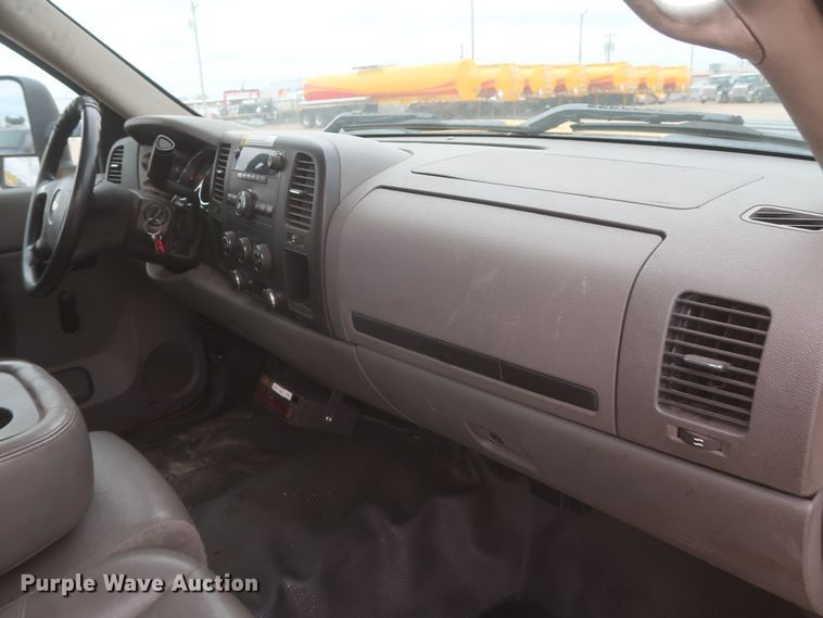 image for item IO9042 2014 Chevrolet Silverado 3500HD  utility bed pickup truck