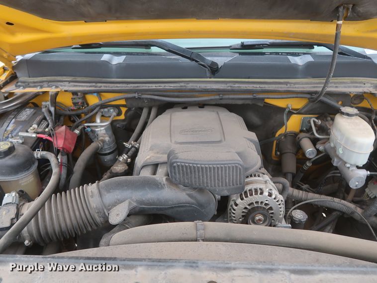 image for item IO9042 2014 Chevrolet Silverado 3500HD  utility bed pickup truck