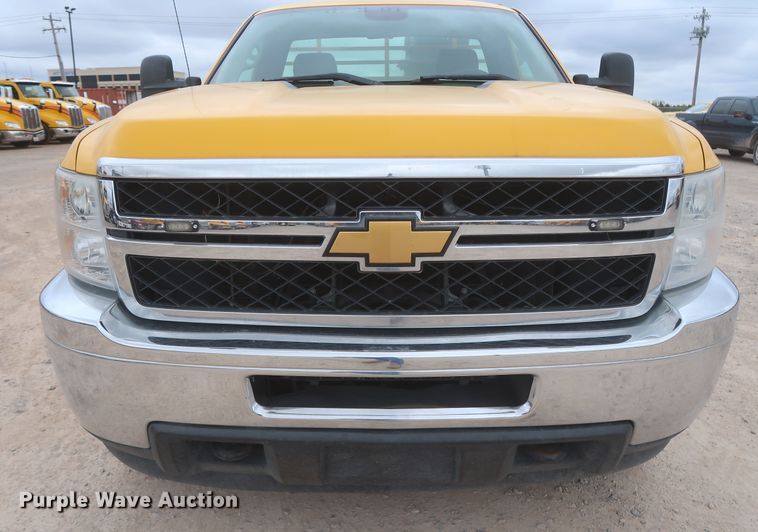 image for item IO9042 2014 Chevrolet Silverado 3500HD  utility bed pickup truck