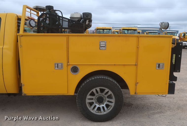 image for item IO9042 2014 Chevrolet Silverado 3500HD  utility bed pickup truck