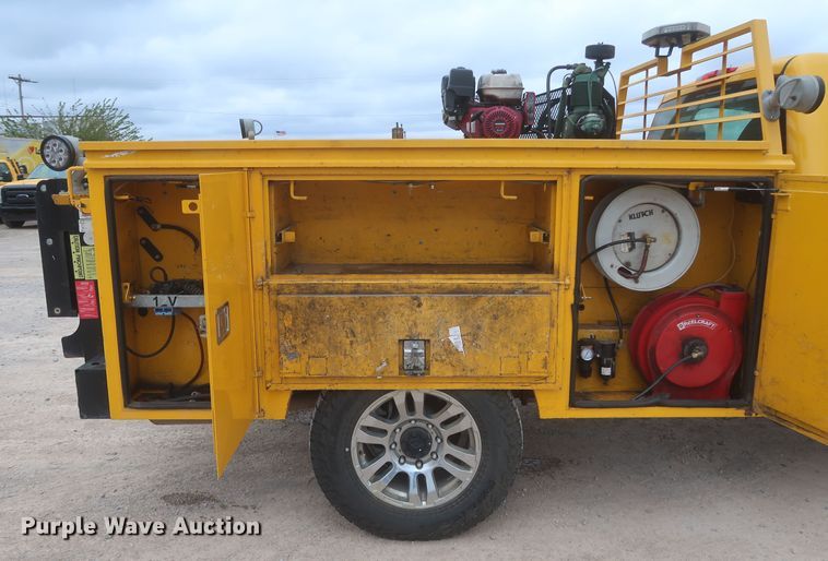 image for item IO9042 2014 Chevrolet Silverado 3500HD  utility bed pickup truck