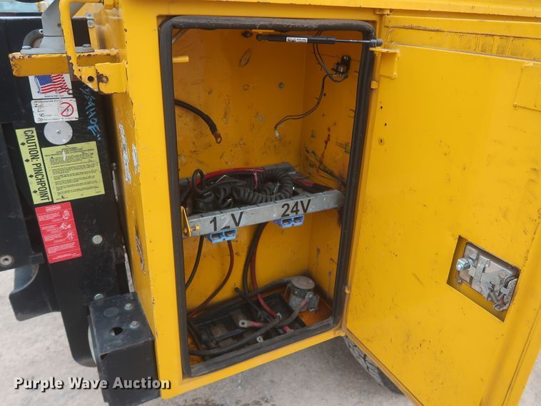 image for item IO9042 2014 Chevrolet Silverado 3500HD  utility bed pickup truck