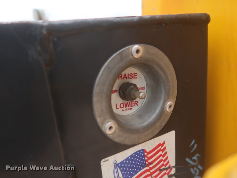 image for item IO9042 2014 Chevrolet Silverado 3500HD  utility bed pickup truck