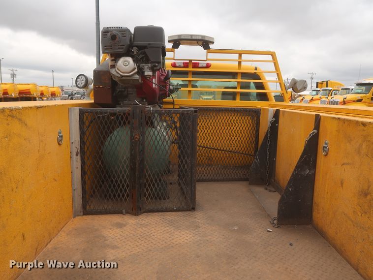 image for item IO9042 2014 Chevrolet Silverado 3500HD  utility bed pickup truck