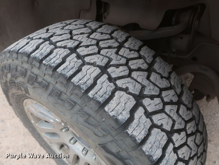 image for item IO9042 2014 Chevrolet Silverado 3500HD  utility bed pickup truck