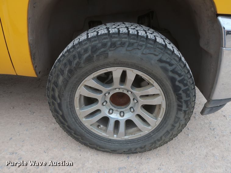 image for item IO9042 2014 Chevrolet Silverado 3500HD  utility bed pickup truck