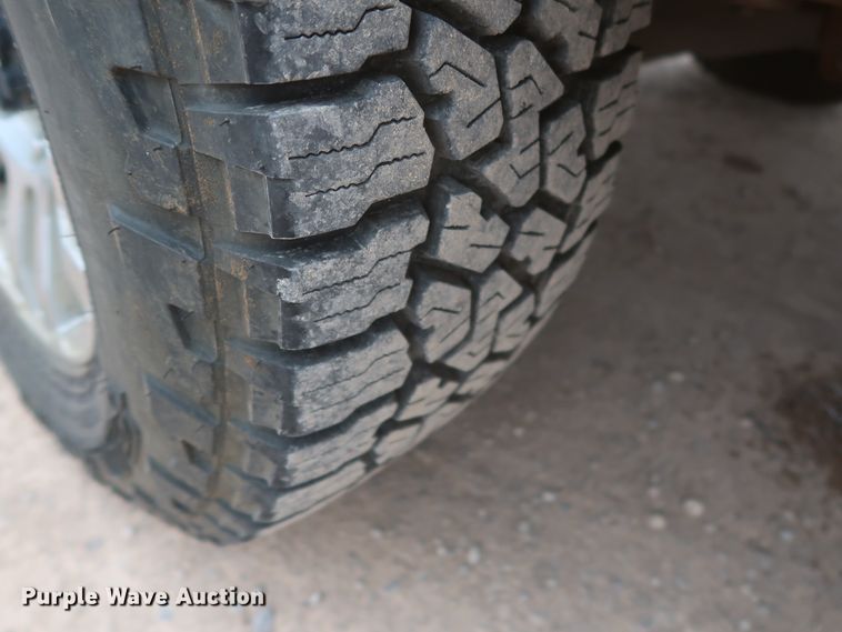 image for item IO9042 2014 Chevrolet Silverado 3500HD  utility bed pickup truck